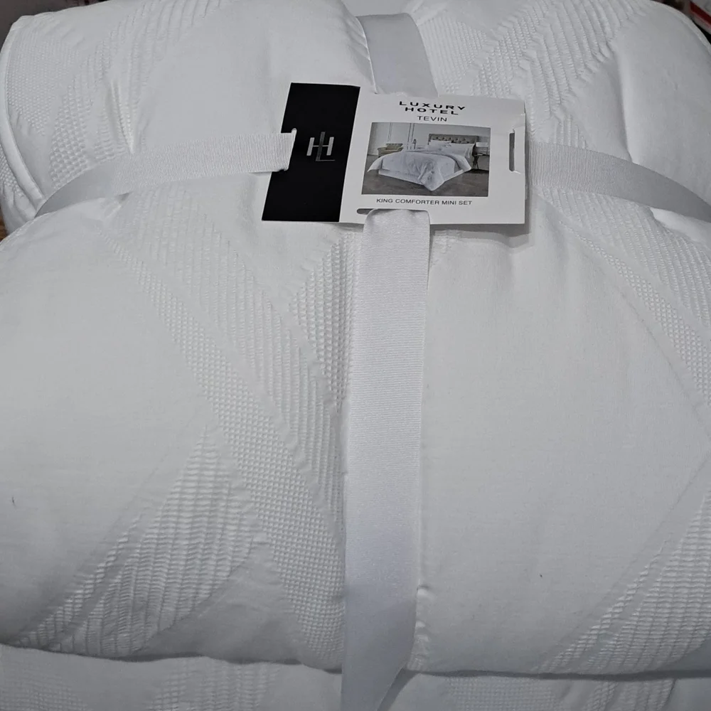 Luxury Hotel Tevin King Comforter Mini Set